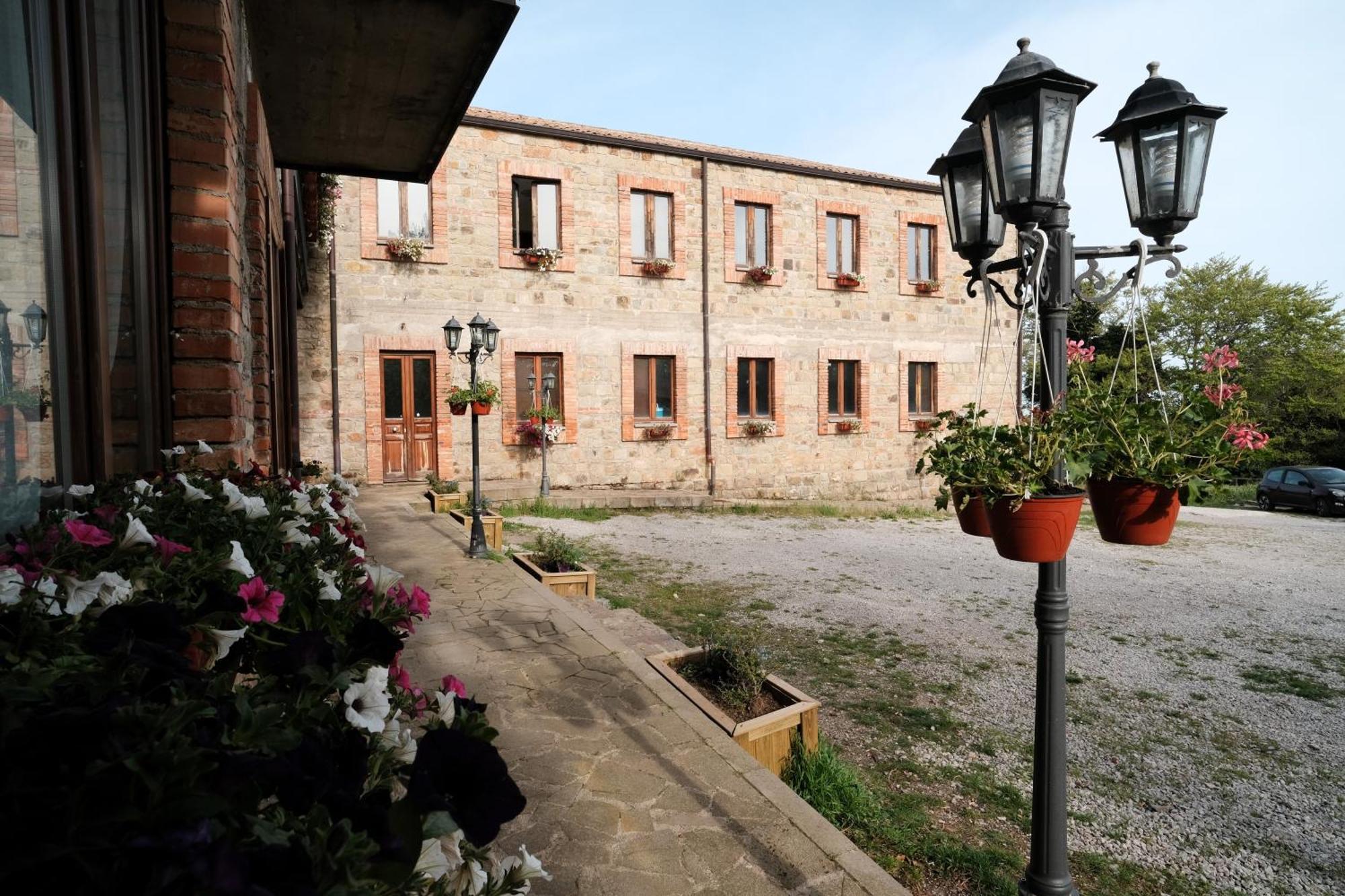 Hotel Nebris - Rifugio Del Parco à San Fratello Extérieur photo